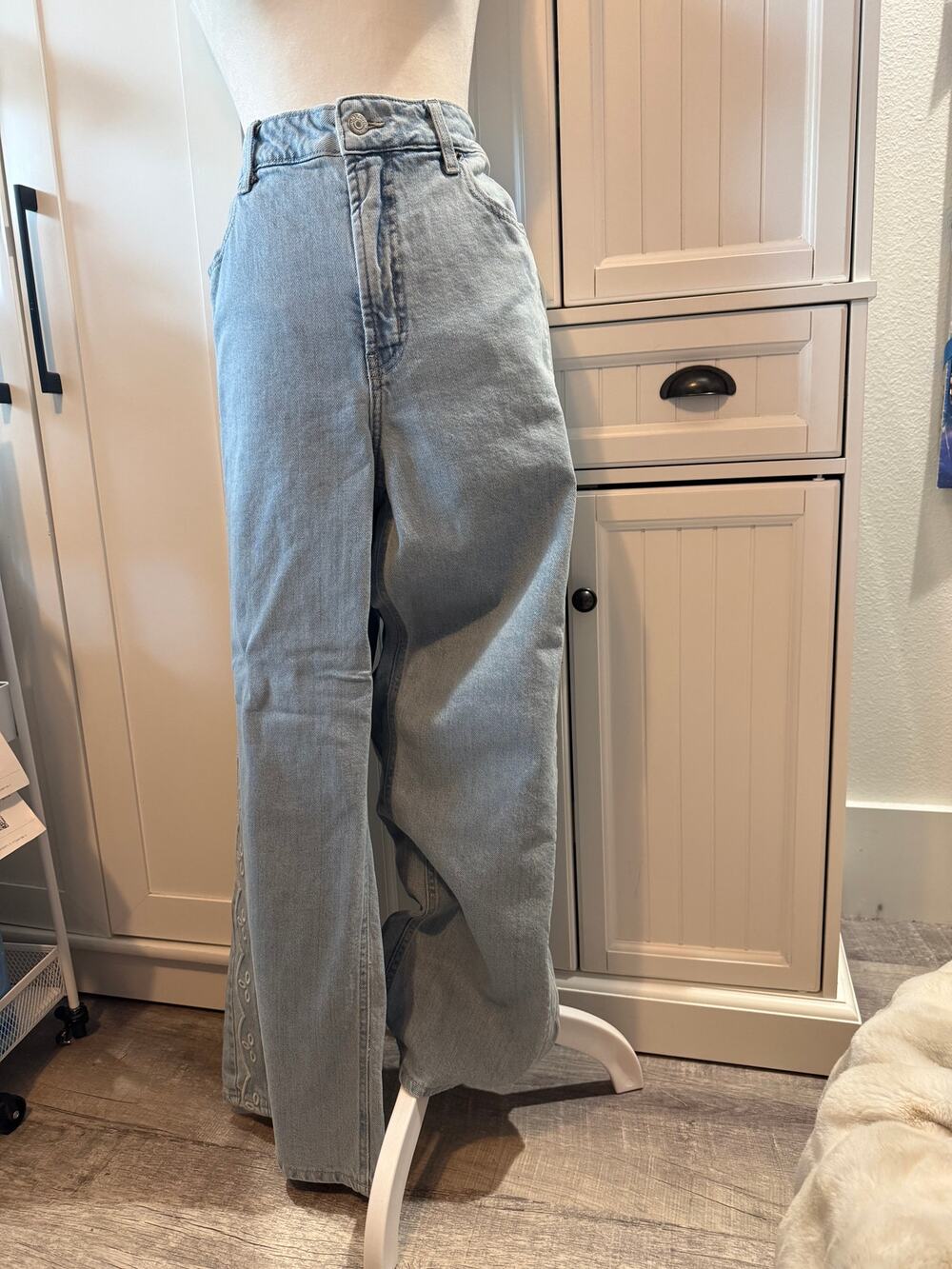 Old Navy Extra High-Waisted Embroidered Wide-Leg Jeans 16P NWT